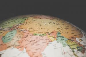 Perspectiva de Meio de Ano: Ações e Economia Internacional